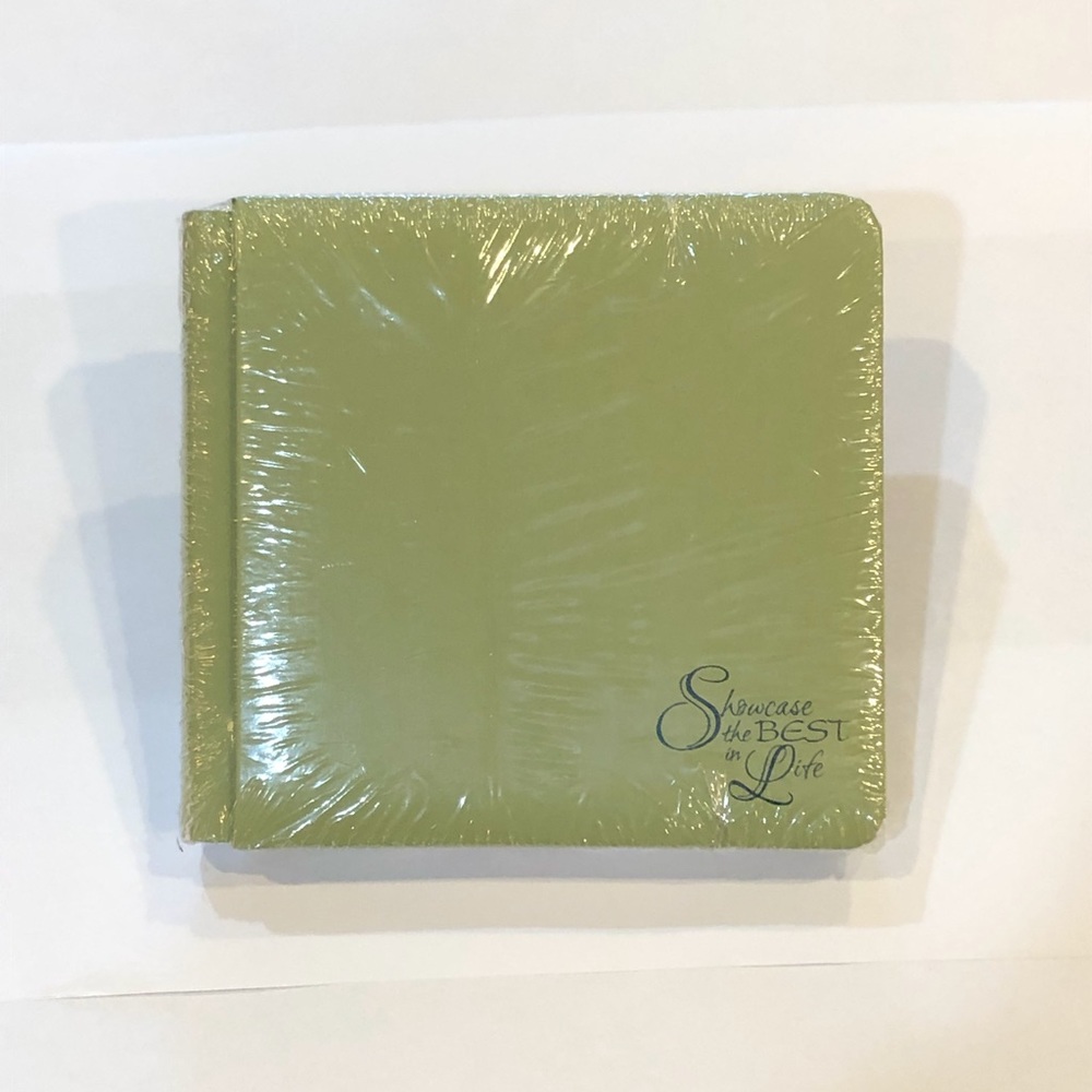New Creative Memories 7x7 Scrapbook Album Green “Showcase the Best in Life”